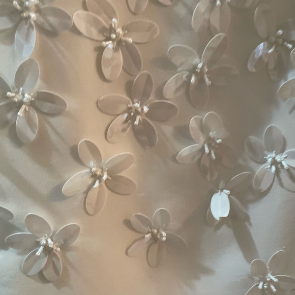 White cocktail dress size 2. Intricate floral details white on white - Picture 4 of 5